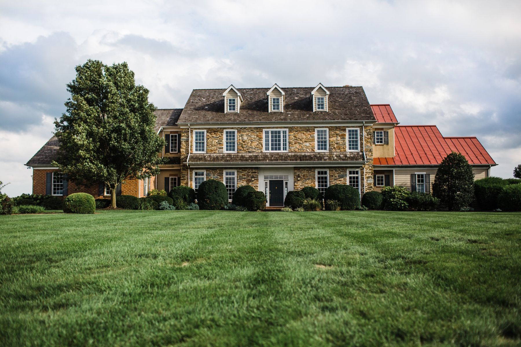 The stone farmhouse Inn at Wyndridge Farm